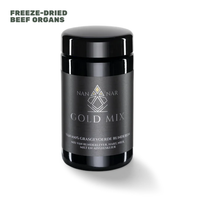 A black jar labeled Nannar Gold Mix with a geometric logo contains freeze-dried beef organ supplements. The top left features the text "FREEZE-DRIED BEEF ORGANS" in green, available at Fisa Health.